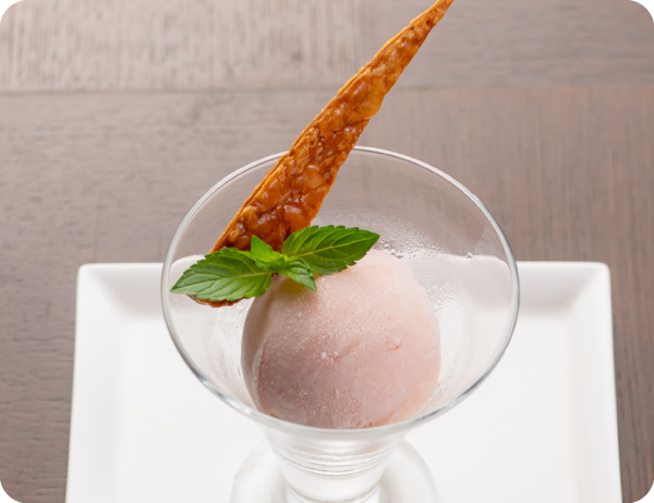 東三河産いちごのアイスクリーム